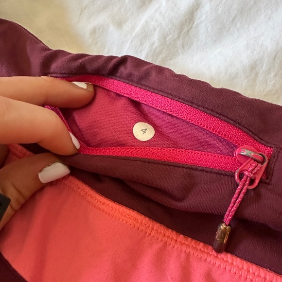 Lululemon Women's Speed Shorts Flash Light Dashing Purple - Picture 3 of 3